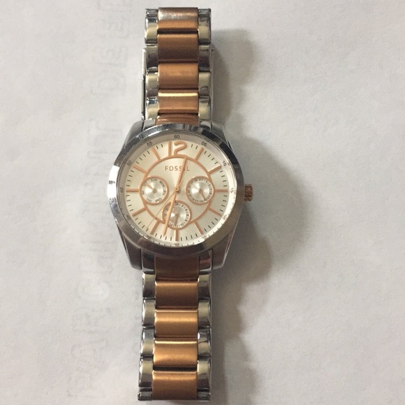 Fossil Watch- Working! Box Included - Picture 2 of 15